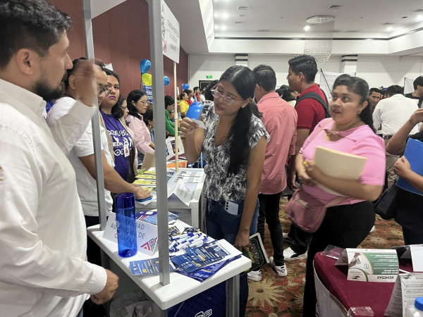 La Universidad Autónoma de Chiapas formó parte de la Feria Nacional del Empleo para las Mujeres