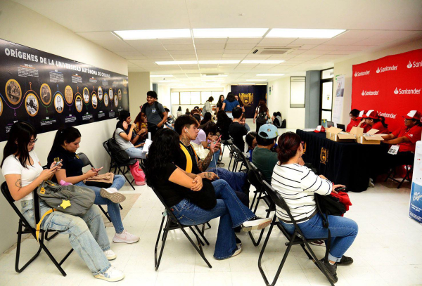 Entrega de credencial TUI de Santander