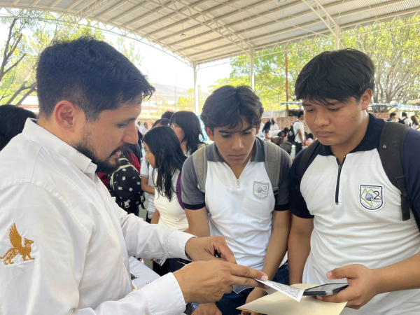 La UNACH presentó suoferta académica de la Convocatoria Febrero 2025, a estudiantes de la Escuela Preparatoria del Estado Número 2