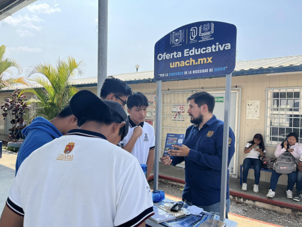 UNACH presenta su oferta académica a estudiantes del COBACH 240, en Chiapa de Corzo