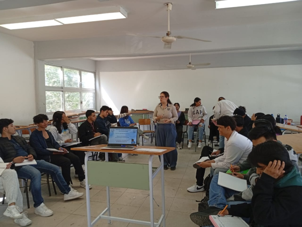 Se facilitó a estudiantes de primer semestre el taller: &quot;Combatiendo la tormenta, ¿es tristeza o depresión? de la Facultad de Arquitectura C-I