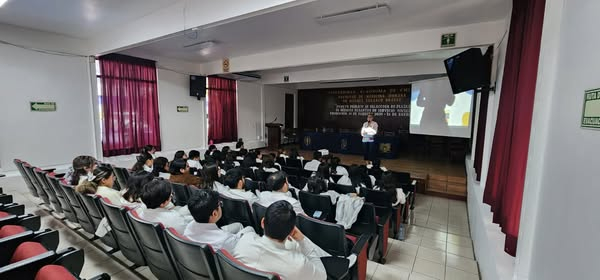 Se impartió la ponencia titulada &quot;Reconociendo mis Emociones&quot; en la Facultad de Medicina Humana C-II