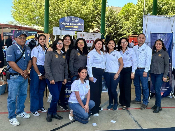 UNACH presenta su oferta académica a estudiantes de la Preparatoria 1 de San Cristóbal.