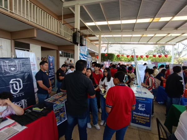 La UNACH participó en la Feria Profesiográfica de la Preparatoria Número 7, en Tuxtla Gutierrez.